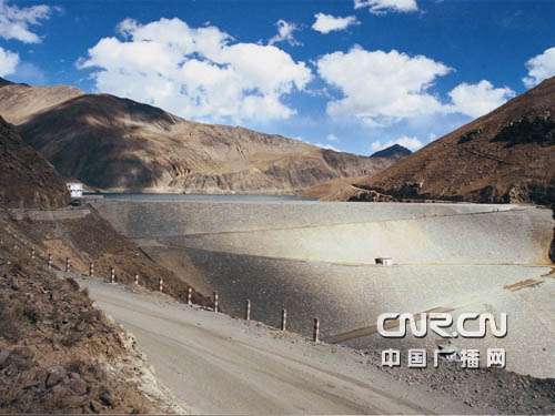 满拉水电站大坝全景